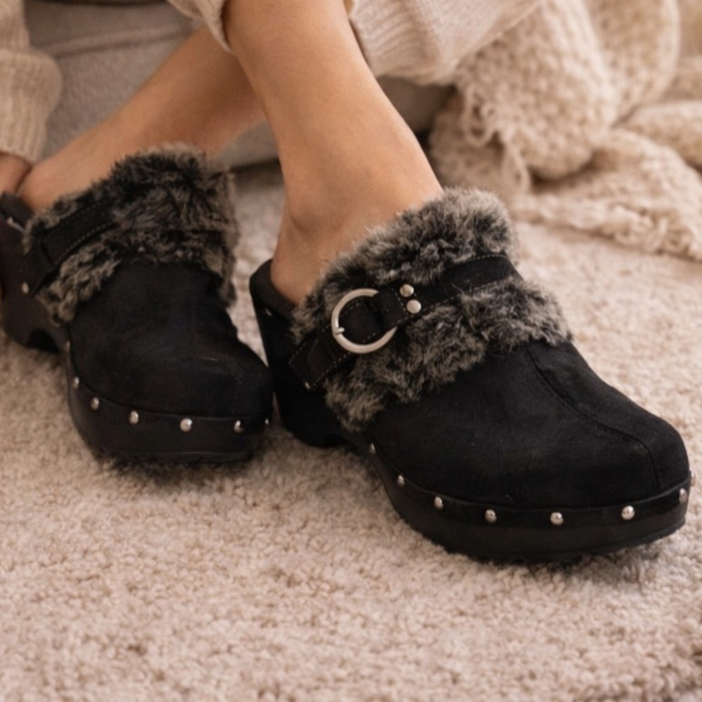 Melrose Ave Faux Fur Lined Studded Clogs | Cozy Winter Shoes | Size 7.5